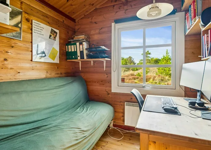Timber House On Dune Plot Near Hulsig Semesterbostad *